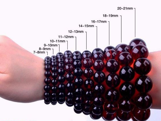 Браслеты из бусин разного размера