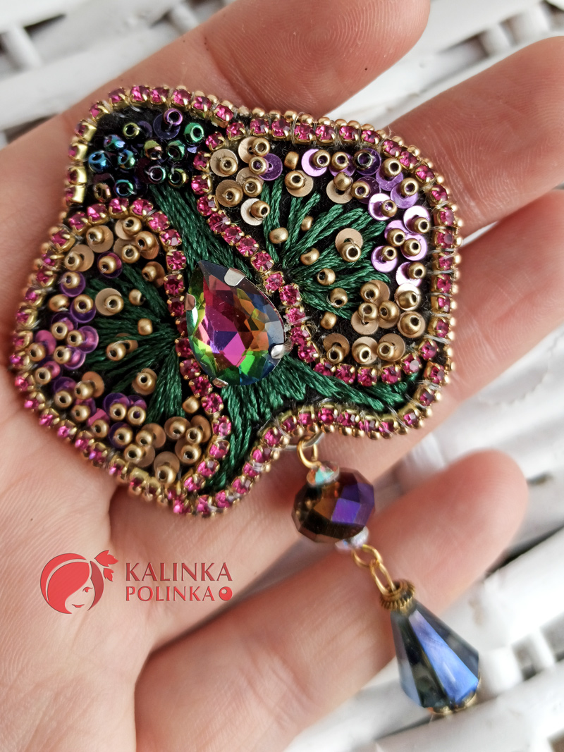 Brosh cvetok iz bisera