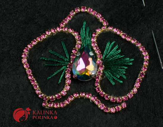 Brosh cvetok iz bisera