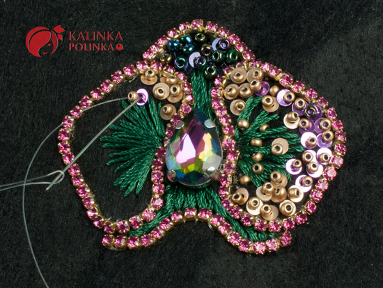 Brosh cvetok iz bisera