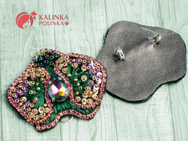 Brosh cvetok iz bisera