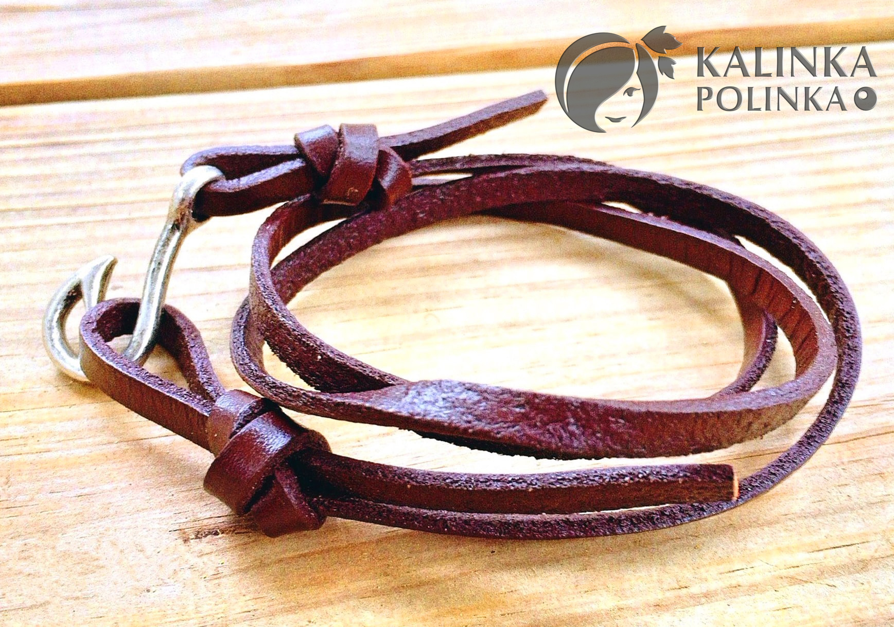 Кожаный браслет с застежкой-крючком