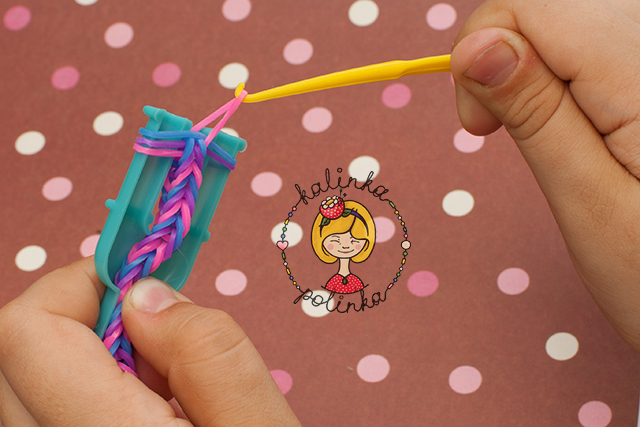 плетение браслета из резинок