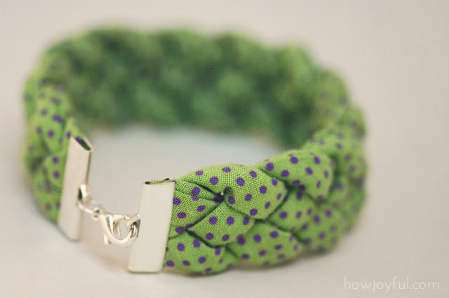 Застежка из плоских концевиков и карабина для бижутерии