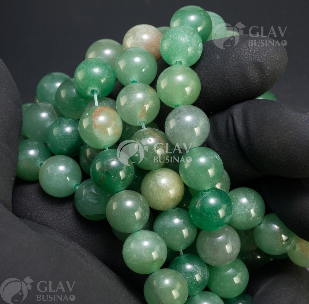Зеленые авантюриновые бусины диаметром 10мм с отверстием 1мм, длиной 18 см. Эти 18 бусин способствуют удаче и лидерству, не рекомендуются для трудоголиков.