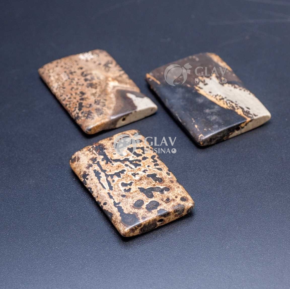 Пейзажная яшма, р-р ок. 35х24х5мм, отв. 1мм, гладкие полуматовые бусины плоские тонкие прямоугольники.