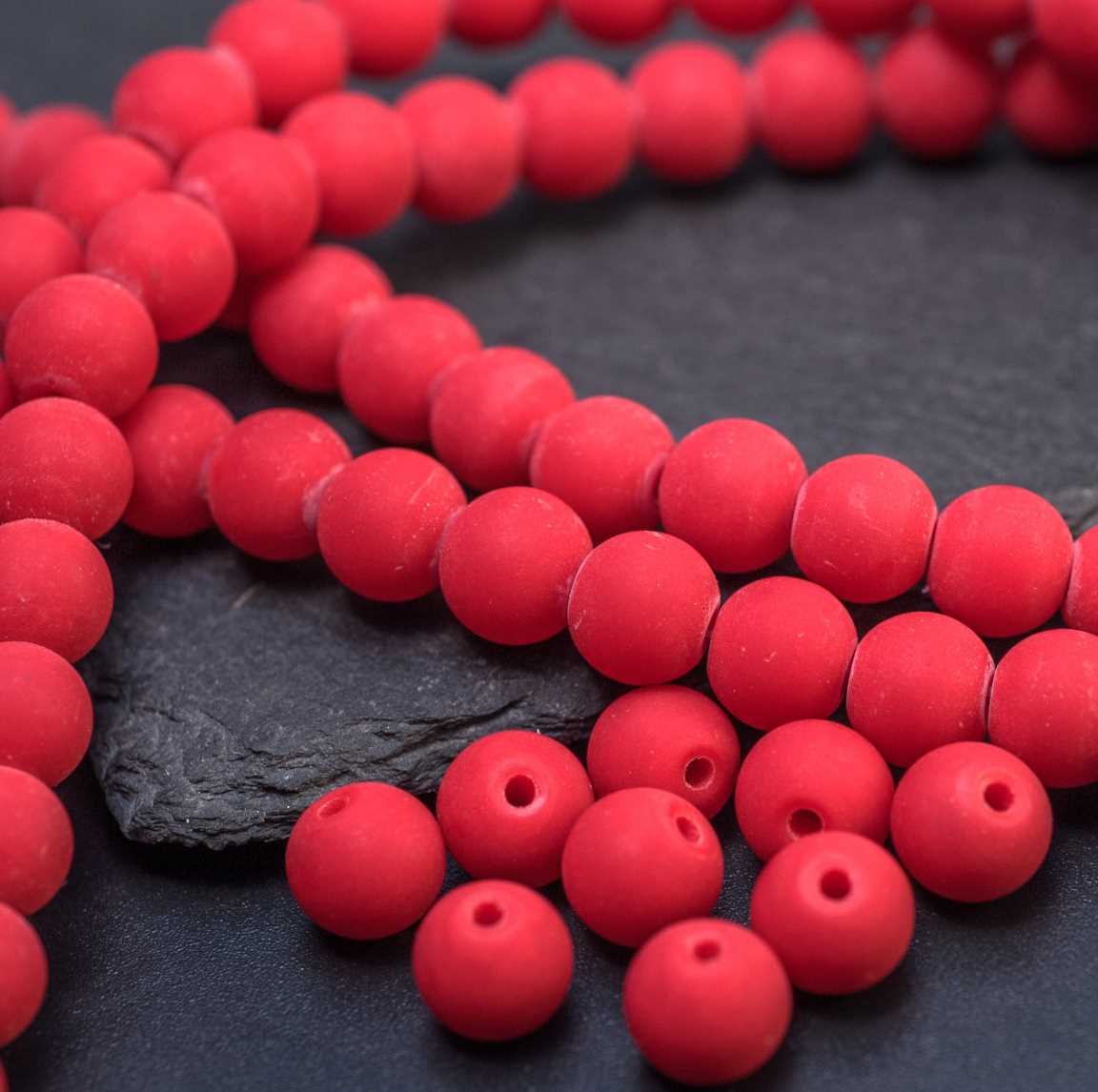Нитка стеклянных матовых не прозрачных бусин, шар, цвет красный бархат (насыщенный красный), р-р 8мм, отв.1,5мм, в нитке 25 бусин / 18 см.