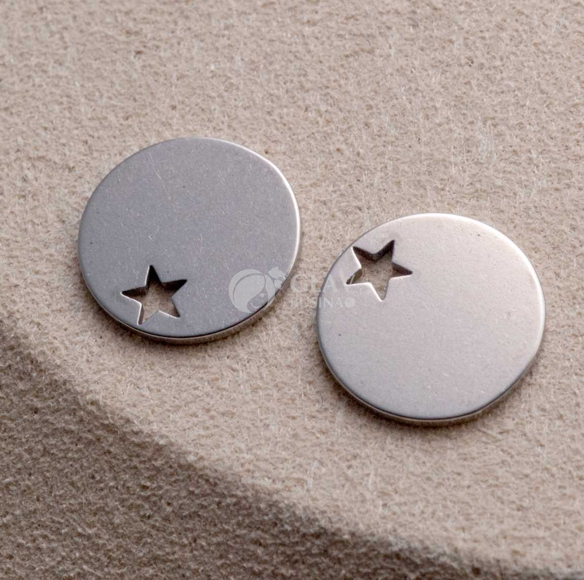 Круг со звездой, стальная подвеска, р-р 13х1 мм, отв-е 1,5 мм.