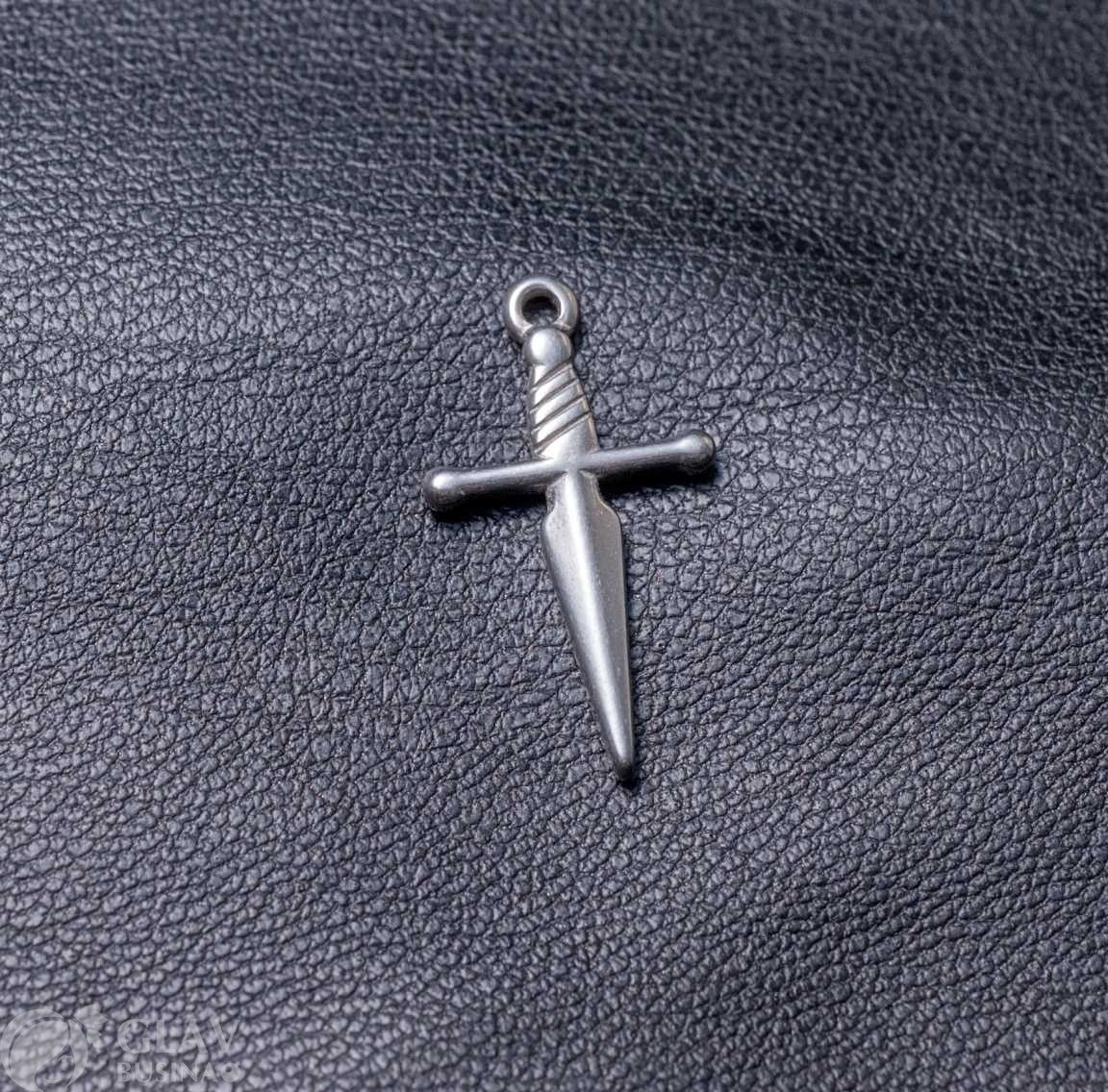 Кортик, литая подвеска из хирургической стали, двусторонняя, 24х13мм, отв. 1.2мм.