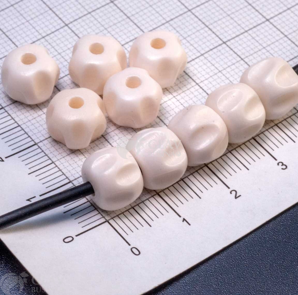 ОПТ (10 бусин) Бусина из верблюжьей кости с насечками, рондель 8х10мм, отв.2мм, цвет бело-розовый.