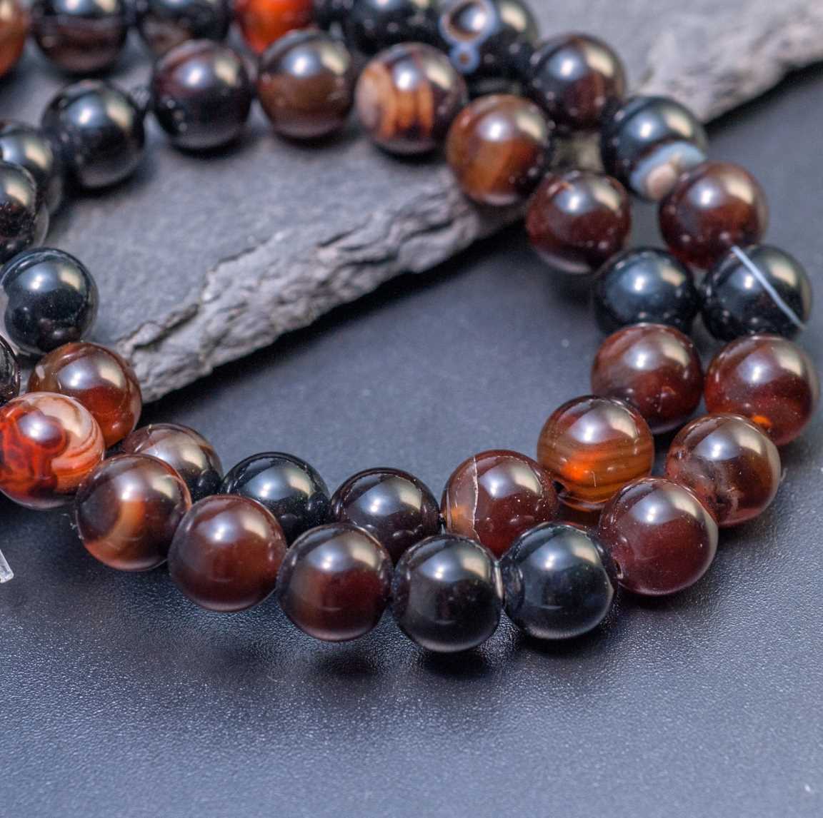 Нитка гладких прозрачных бусин агата, шар, 8мм, отв 1,6м, цвет тонирования горячий шоколад (темный красновато-коричневый), в нитке 23 бусины / 18см.