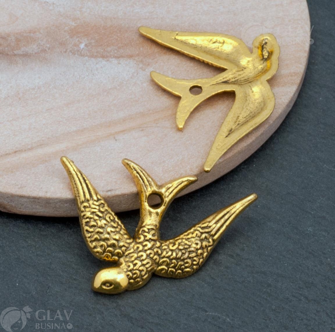 Подвеска "Летящая ласточка", р-р 17х25х1.8мм, отв-е 1мм, бижутерный сплав, цвет черненое золото, крепление в хвосте.