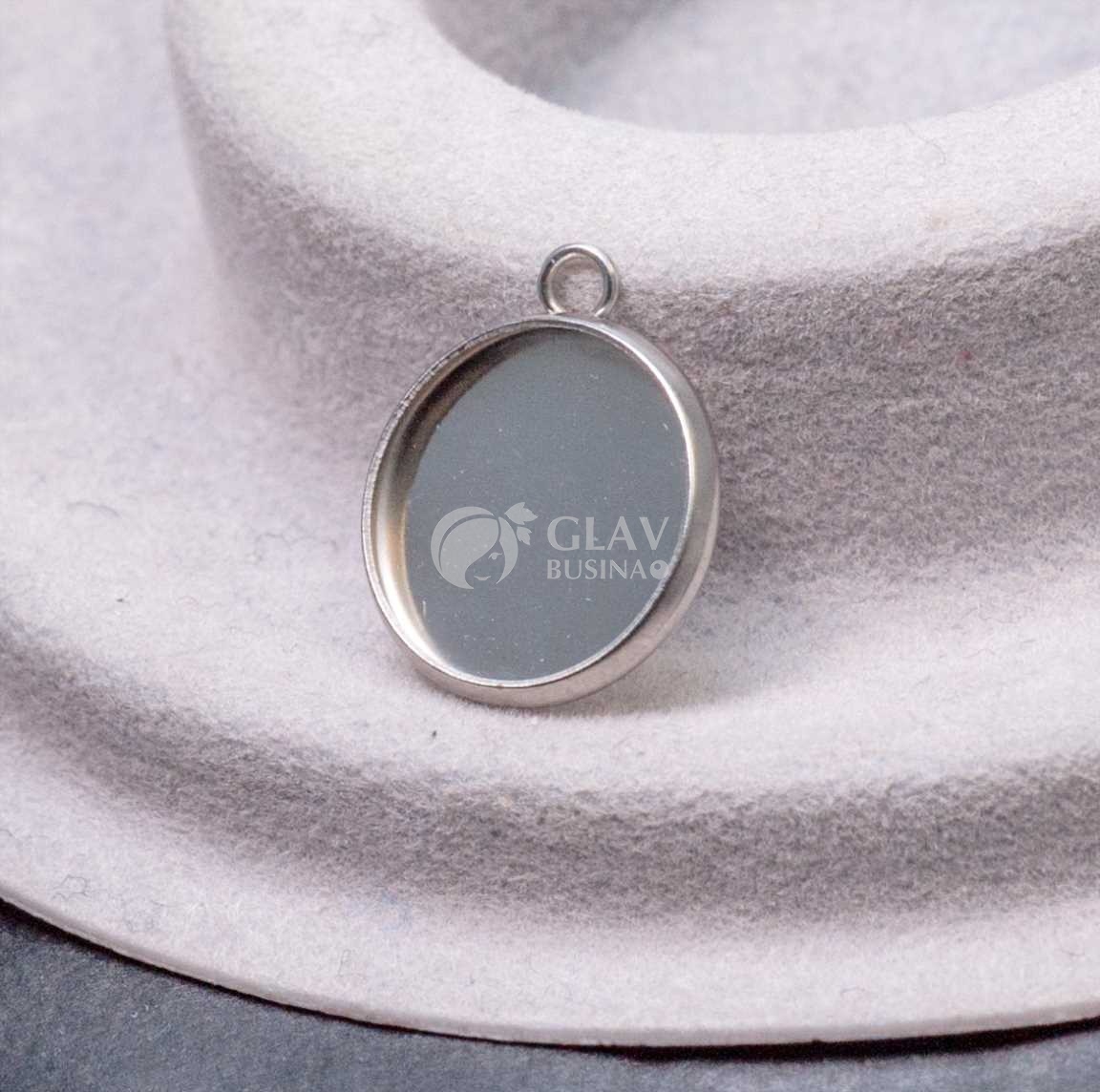 Стальной кулон с сеттнигом под кабошон 12 мм или заливку, р-р 17х14х2мм, отв-е 1,5мм.