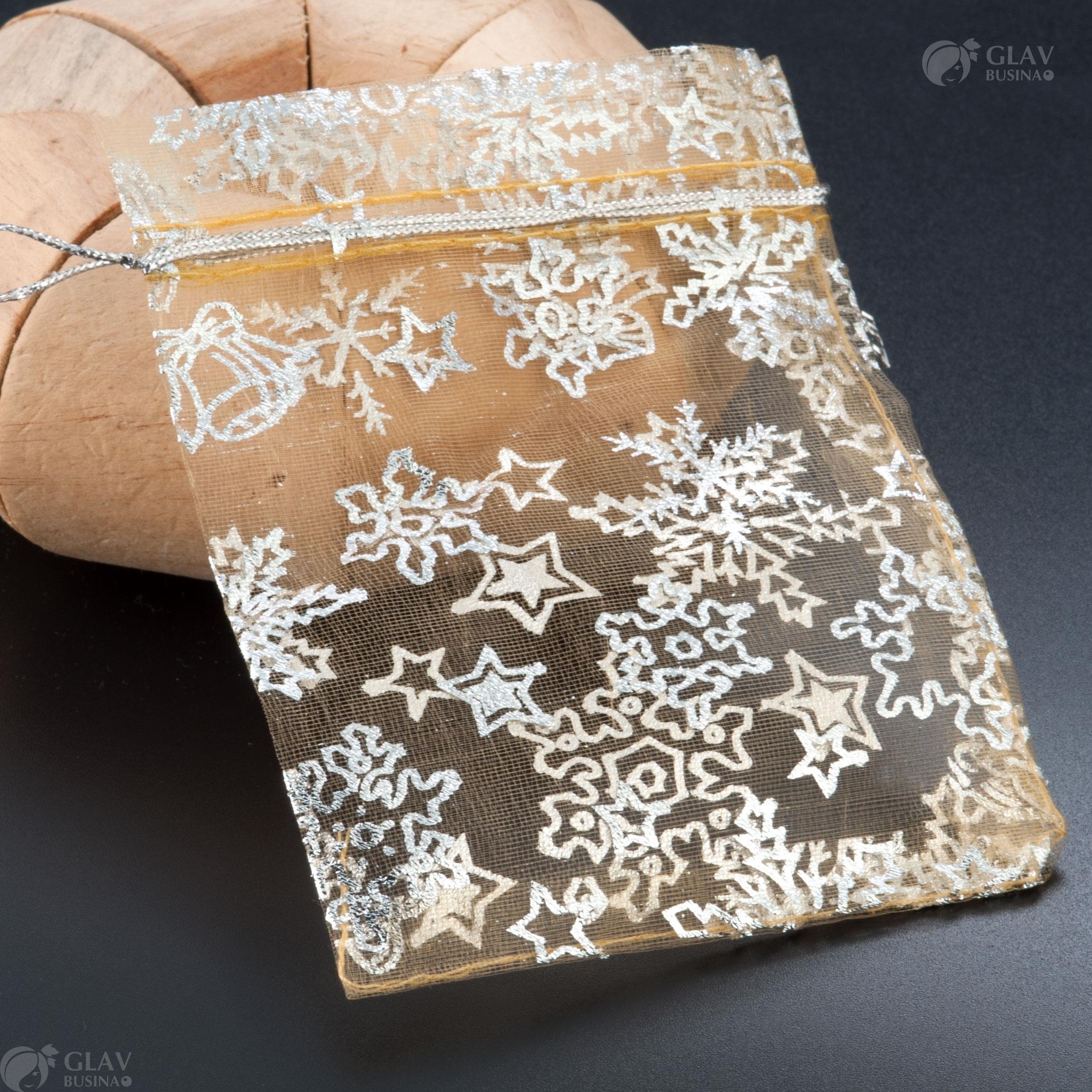 Золотистые новогодние мешочки из органзы с серебряными снежинками, размер 9х12 см - идеальны для подарков.