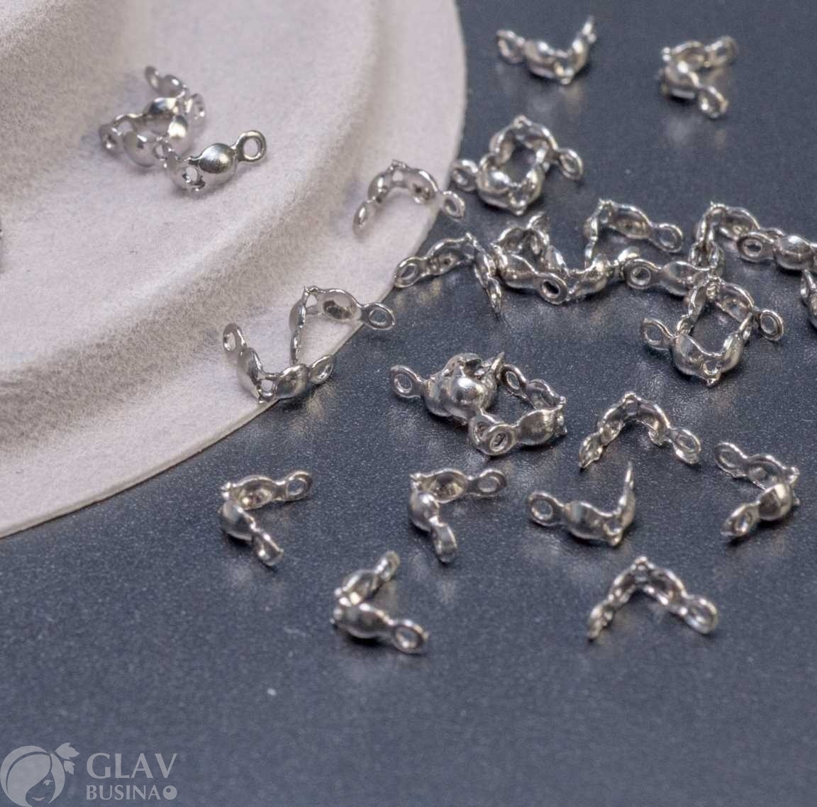 Скуфейки раскладушки из хирургической стали, р-р 5.5х2.5мм, отв-е 1мм.