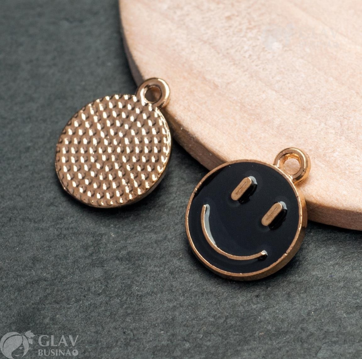 ОПТ (20 шт) Подвеска эмалевая Смайлик черный, р-р 15х12мм, отв-е 1.5мм,цвет металла золото.