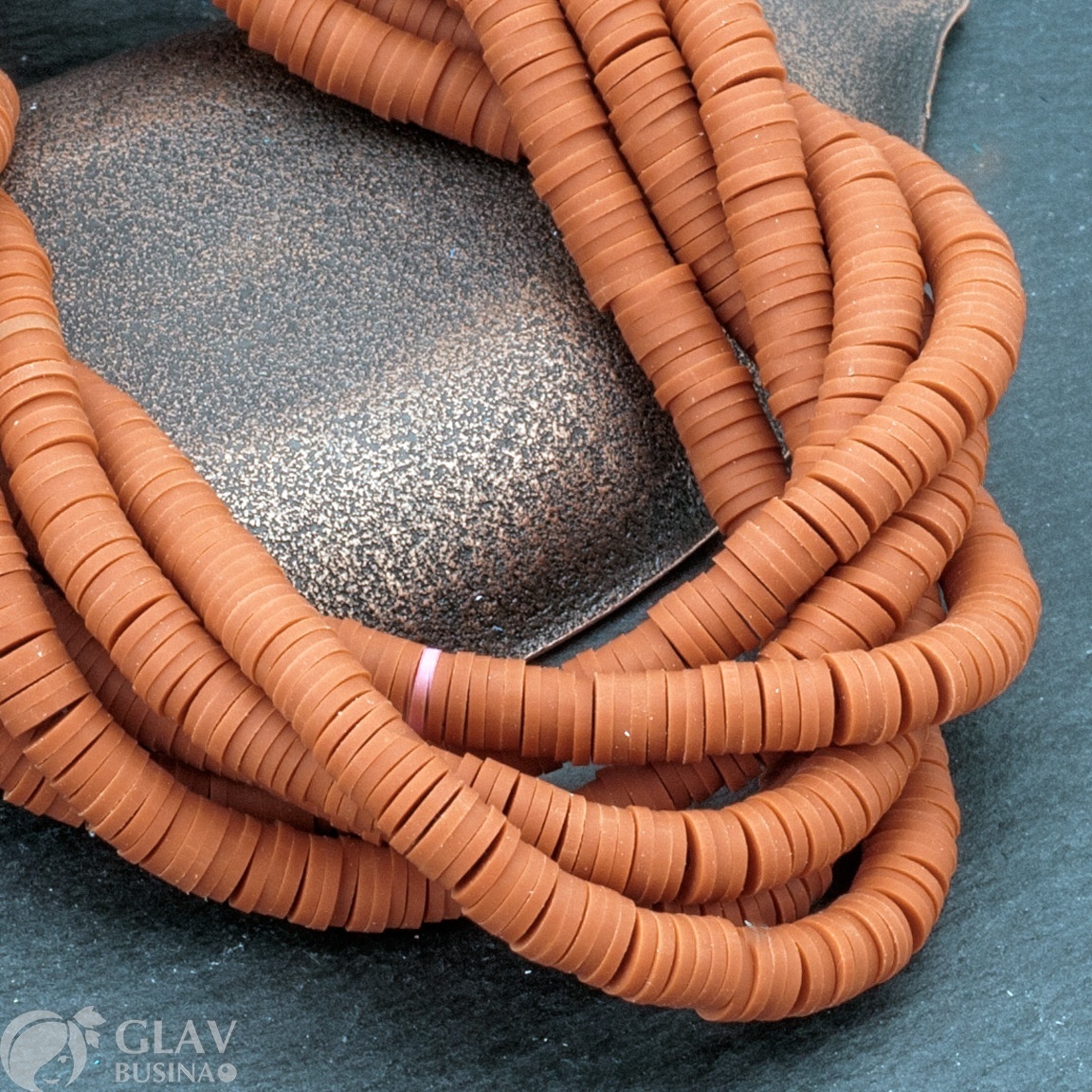 ОПТ (10 ниток) Нитка плоских бусин из полимерной глины, р-р 6х0,5-1мм, отв. 1,25мм, в нитке 160 бусин / 20см, цвет мягкая карамель( светло-коричнево оранжевый).