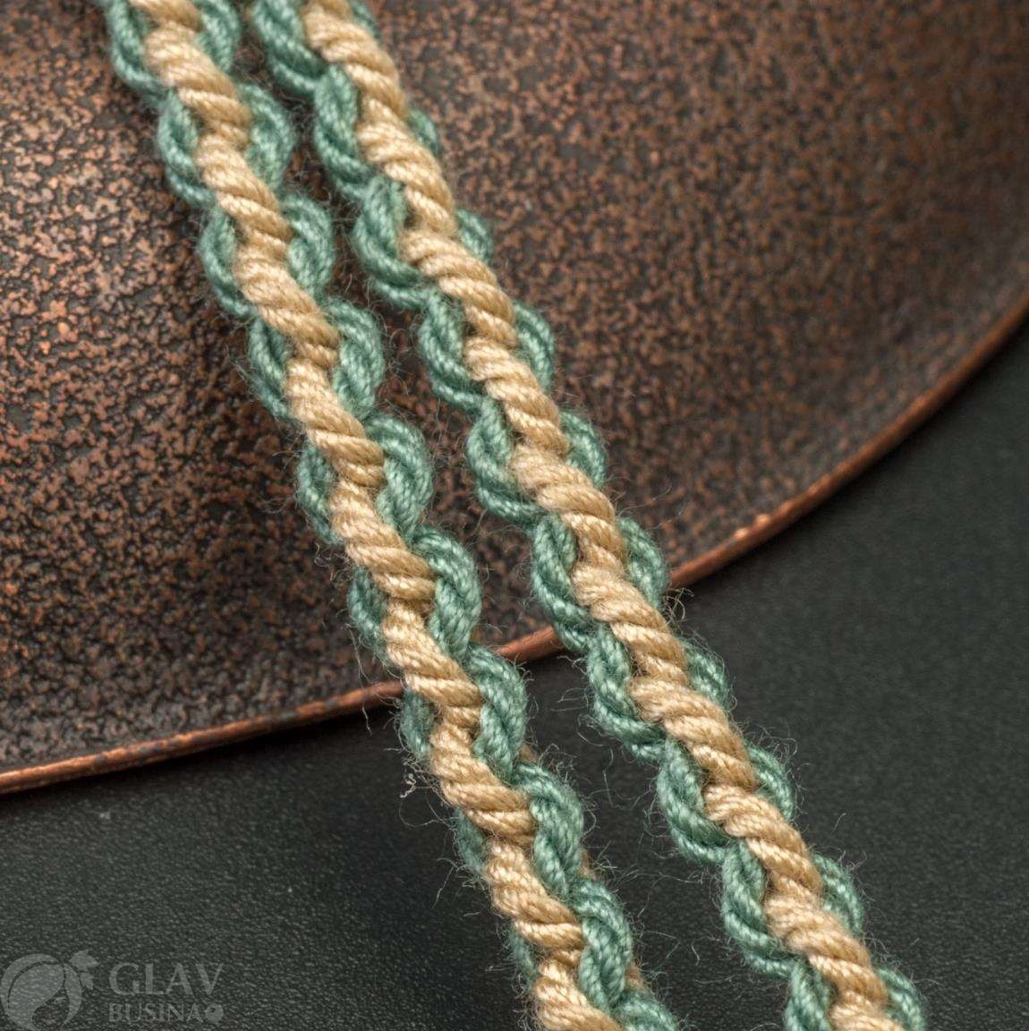Основа для колье из хлопкового шнура цвет зеленый туман (бежевый и светло-зеленый), шнур 4мм х 66см, с плетенным стопером 8х4мм и плетенным бейлом-колечком 7х3,7мм с ниточкой.