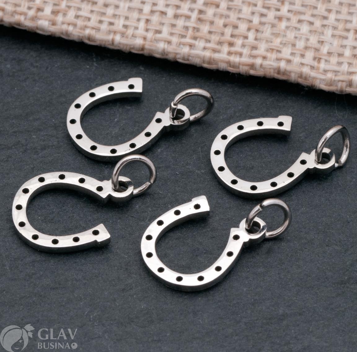 ОПТ (10 шт) Подвеска Подкова, с соединительным колечком, р-р 12х11.6х1.1мм, отв-е 1.1мм, материал - полированная хирургическая сталь.