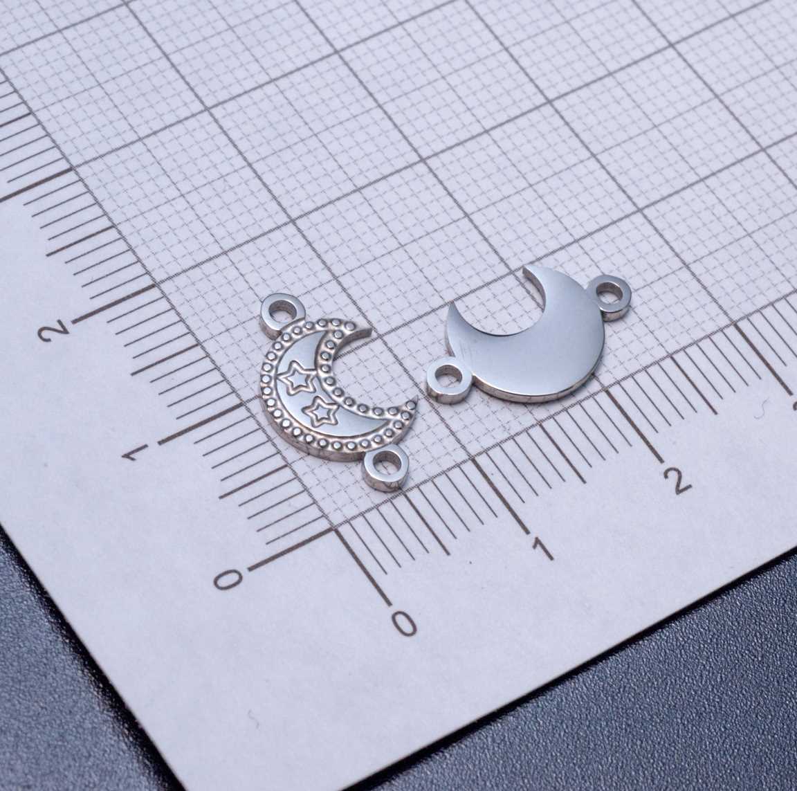 Полумесяц с двумя звездами, коннектор 1/1 из полированной хирургической стали, цвет покрытия платина, р-р 15х5х1мм, отв 1,6мм.