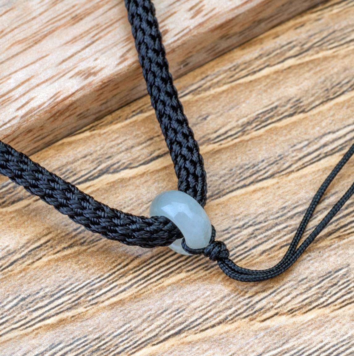 Основа для колье из черного полиэстрового шнура с узлами удачи, шнур 3,8мм х 64см, регулируется до 43см, на скользящем узле, бейл бусина-рондель из нефрита 9х4мм.