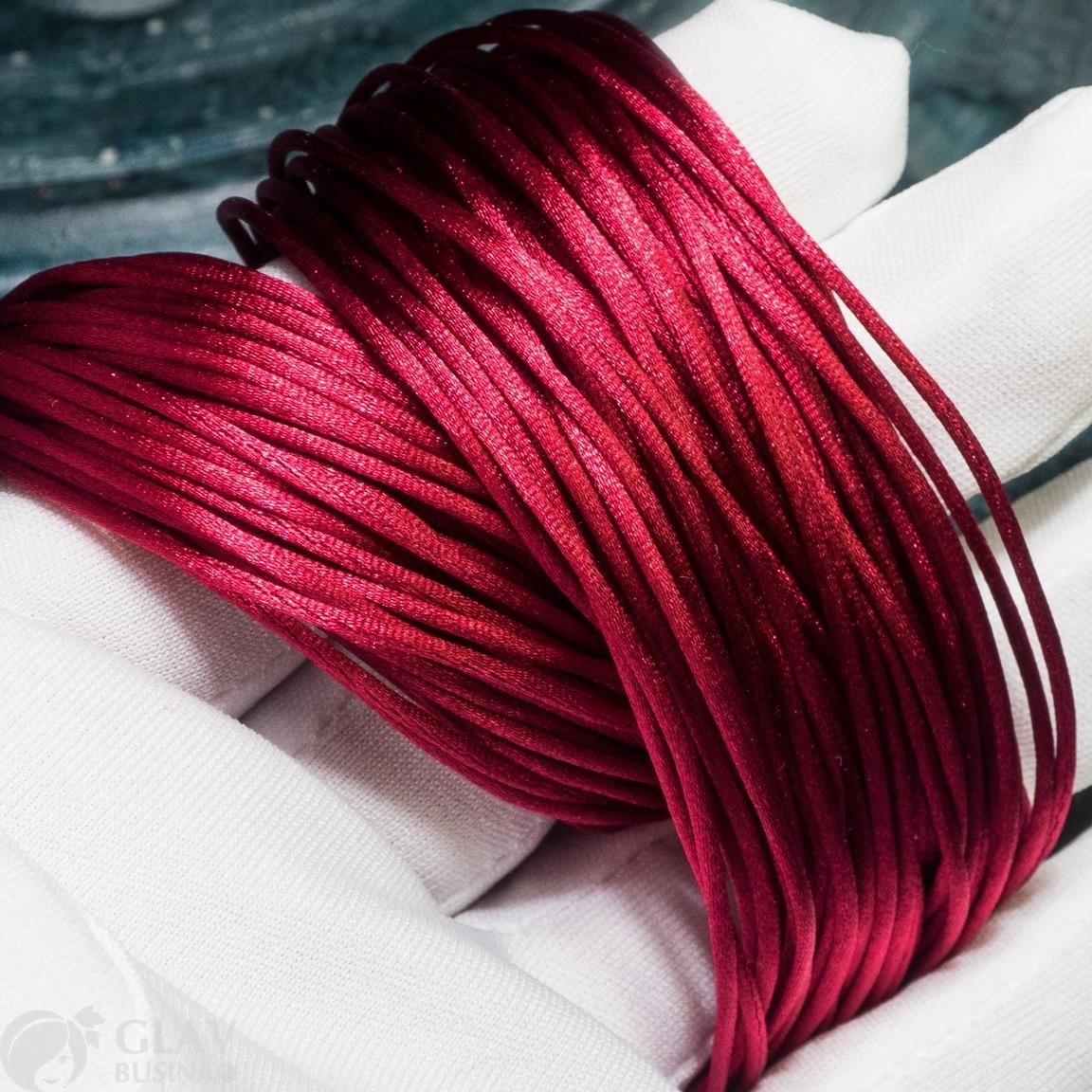 ОПТ (200 метров) Мерцающий атласный шнур темного малинового цвета для изготовления и плетения украшений, жесткий, полиэстровый, толщина 1 мм.