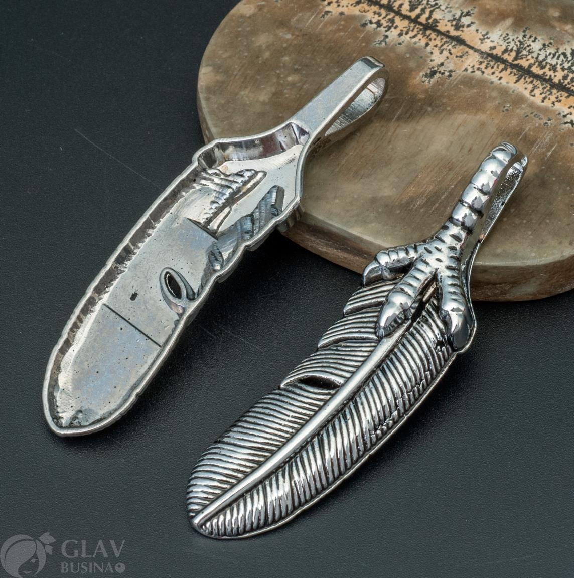 Подвеска лапа птицы с пером, бижутерный сплав, прочное гальваническое покрытие, цвет платина, р-р 59х15х6мм и бейл из нерж. стали 12х8мм - часть подвески, отв. 9х4мм.