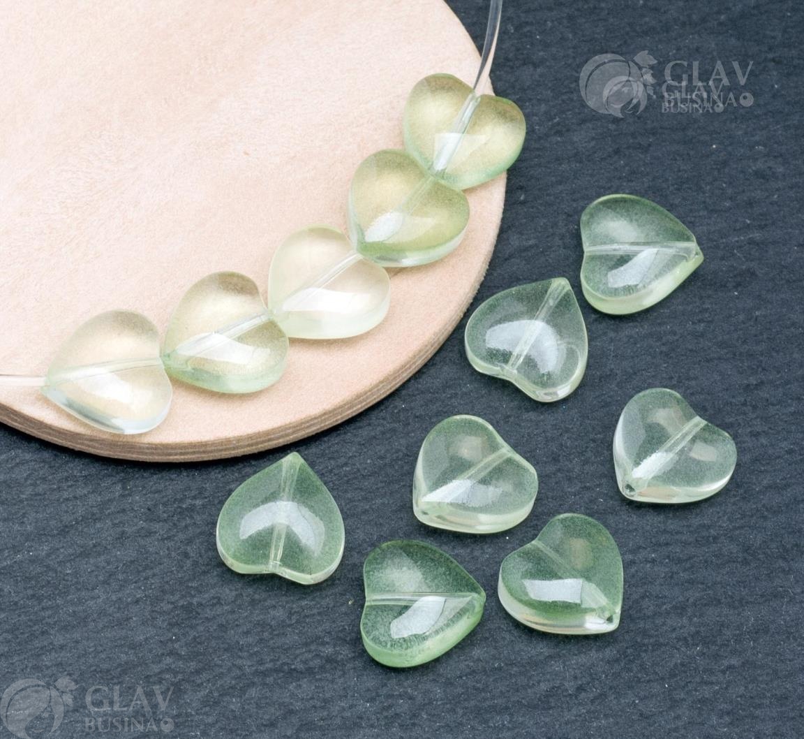 Бусины-сердечки из прозрачного светло-зеленого стекла, размеры 10.5х11х5.7мм, отверстие 0.9мм. Отличное дополнение для вашего украшения.