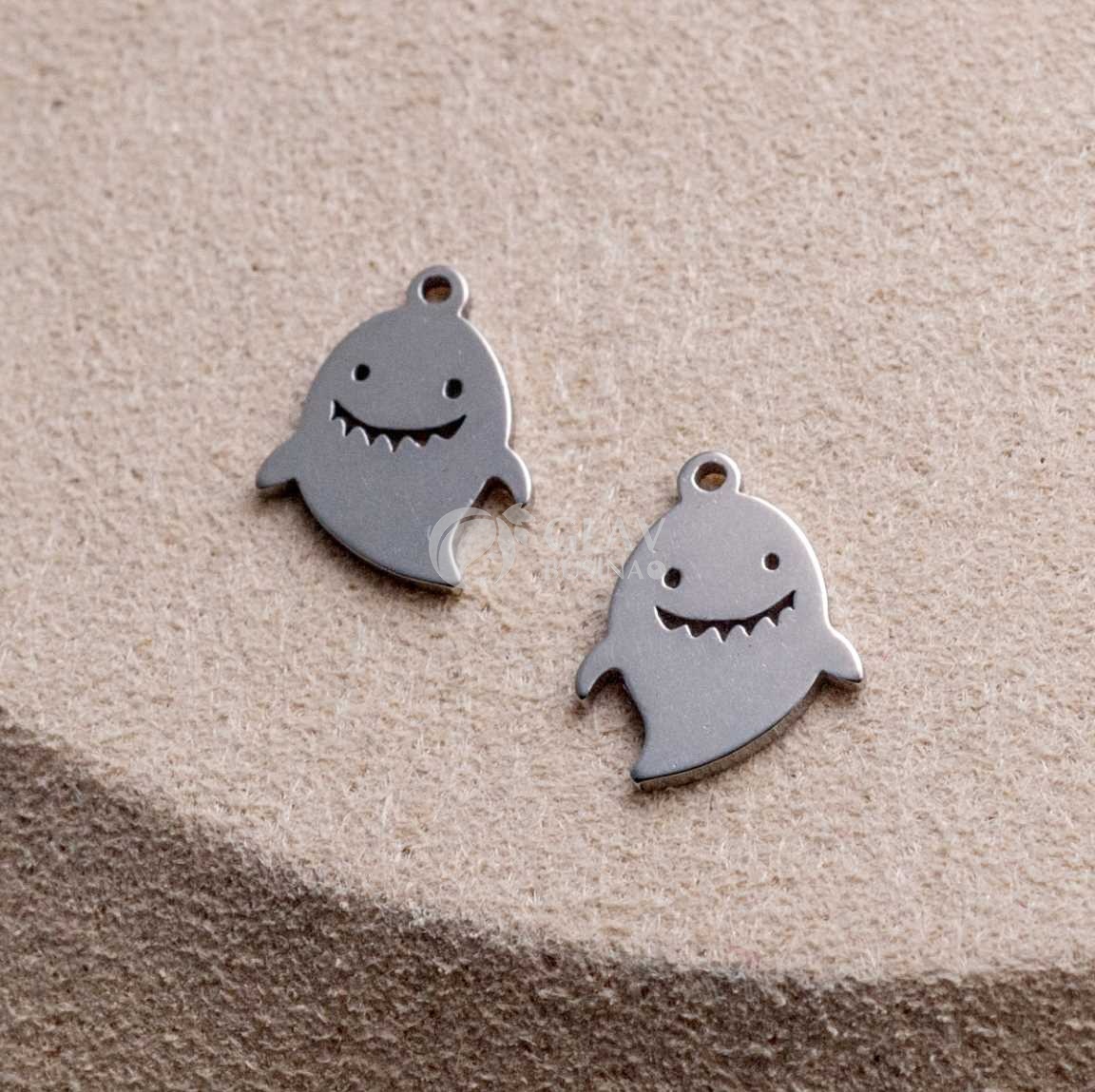 Зубастое привидение, стальная подвеска, р-р 12х10х0.8 мм, отв-е 1 мм.