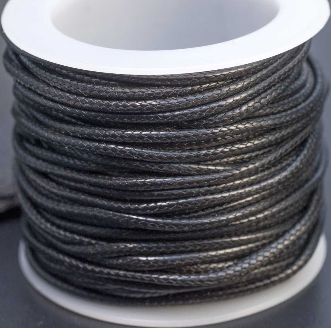 Черный полиэстровый вощёный шнур Корея на катушке, круглый, змениная кожа, диам. 1.8мм, длина 10 м.