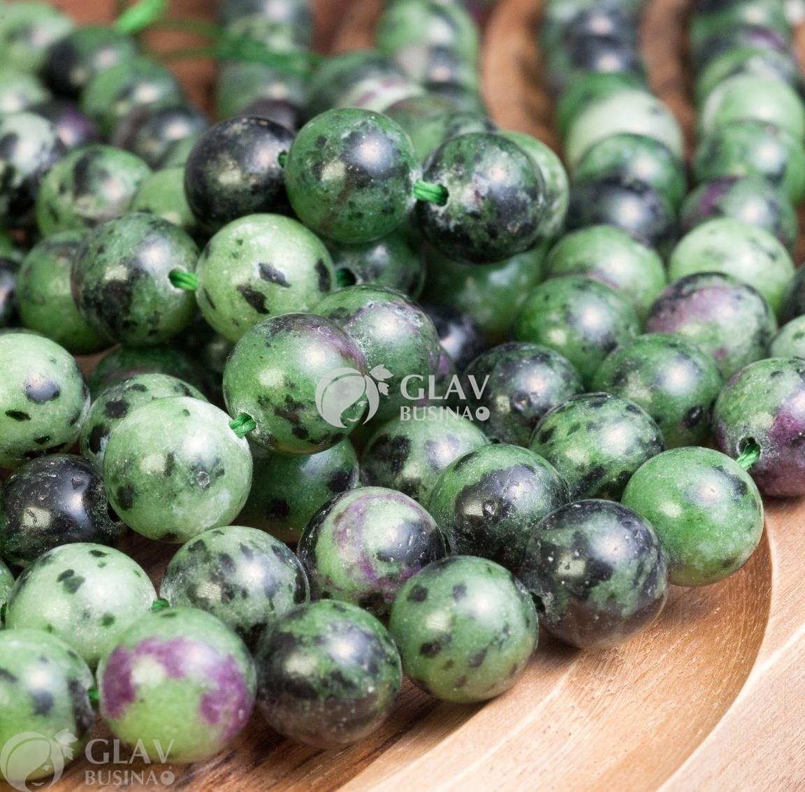 ОПТ (50 бусин) Цоизит с рубином, гладкая бусина, шар, р-р 10мм, отв. 1,2мм, не окрашен.