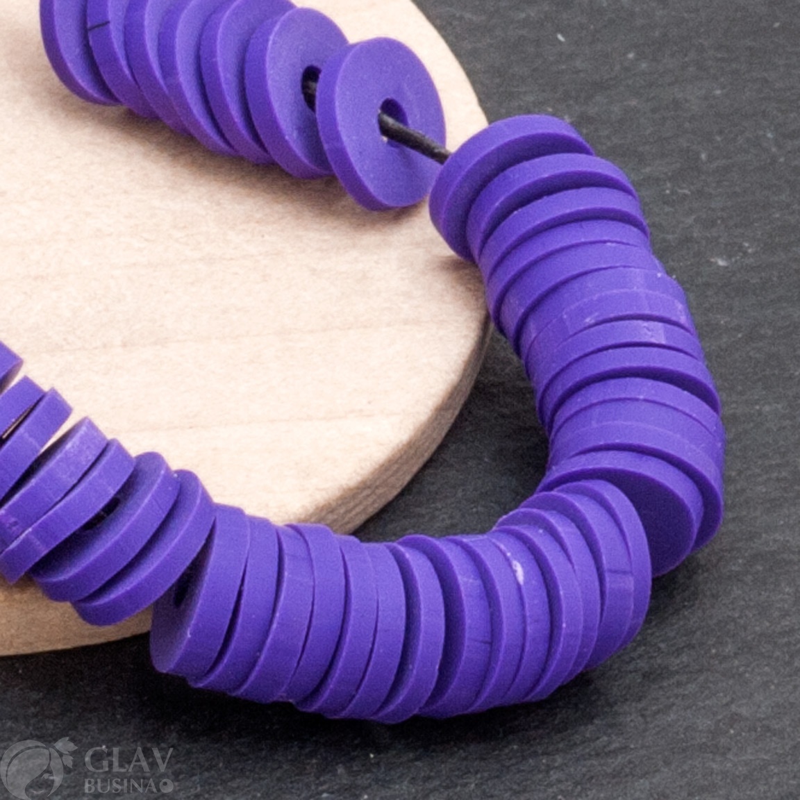 ОПТ (150 гр.) Низка бусин хейши из полимерной глины, цвет ирис (ярко-фиолетовый),на нитке будет 22 см, вес 15гр, ок 200 бусин, р-р 8х1мм, отв 2 мм.