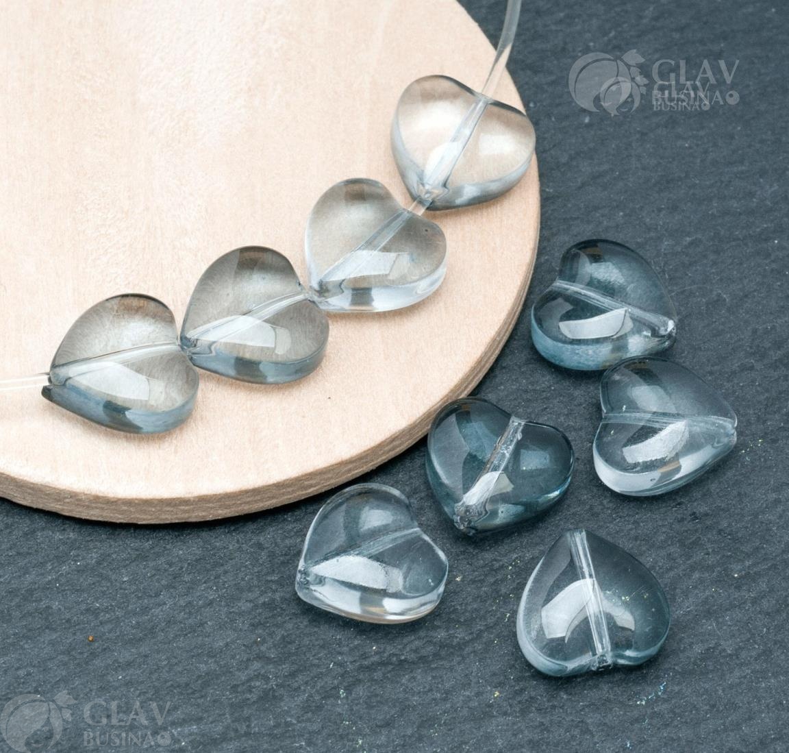 Бусины-сердечки из прозрачного серого стекла, размером 10.5х11х5.7мм, с отверстием диаметром 0.9мм. Идеальное дополнение для вашего украшения.