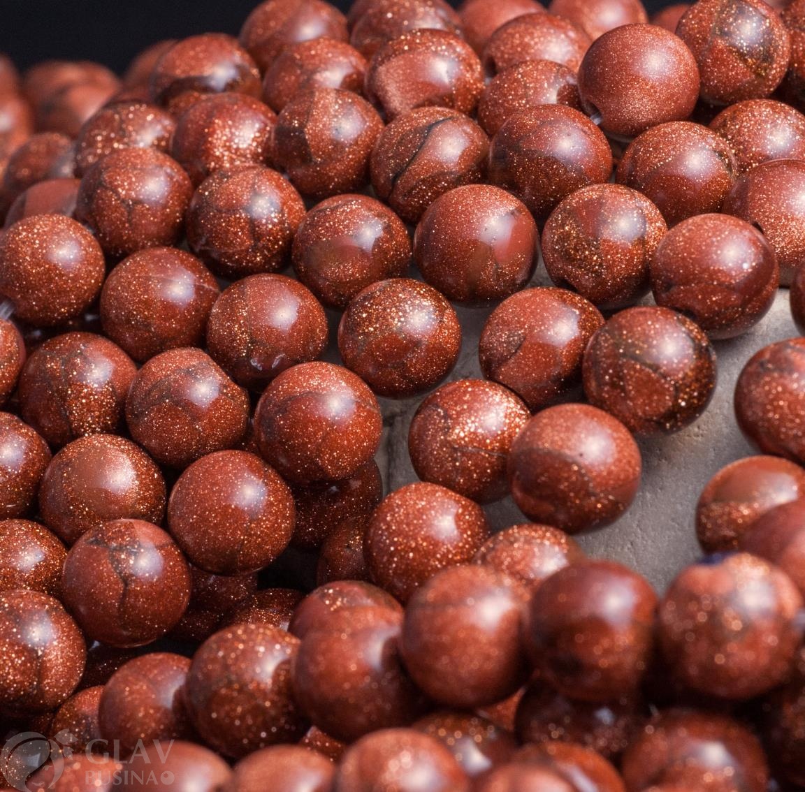 Браслет из красного голдстоуна (стеклянный аватрюрин) на резинке, размер 17см, 25 бусин диам. 8мм.