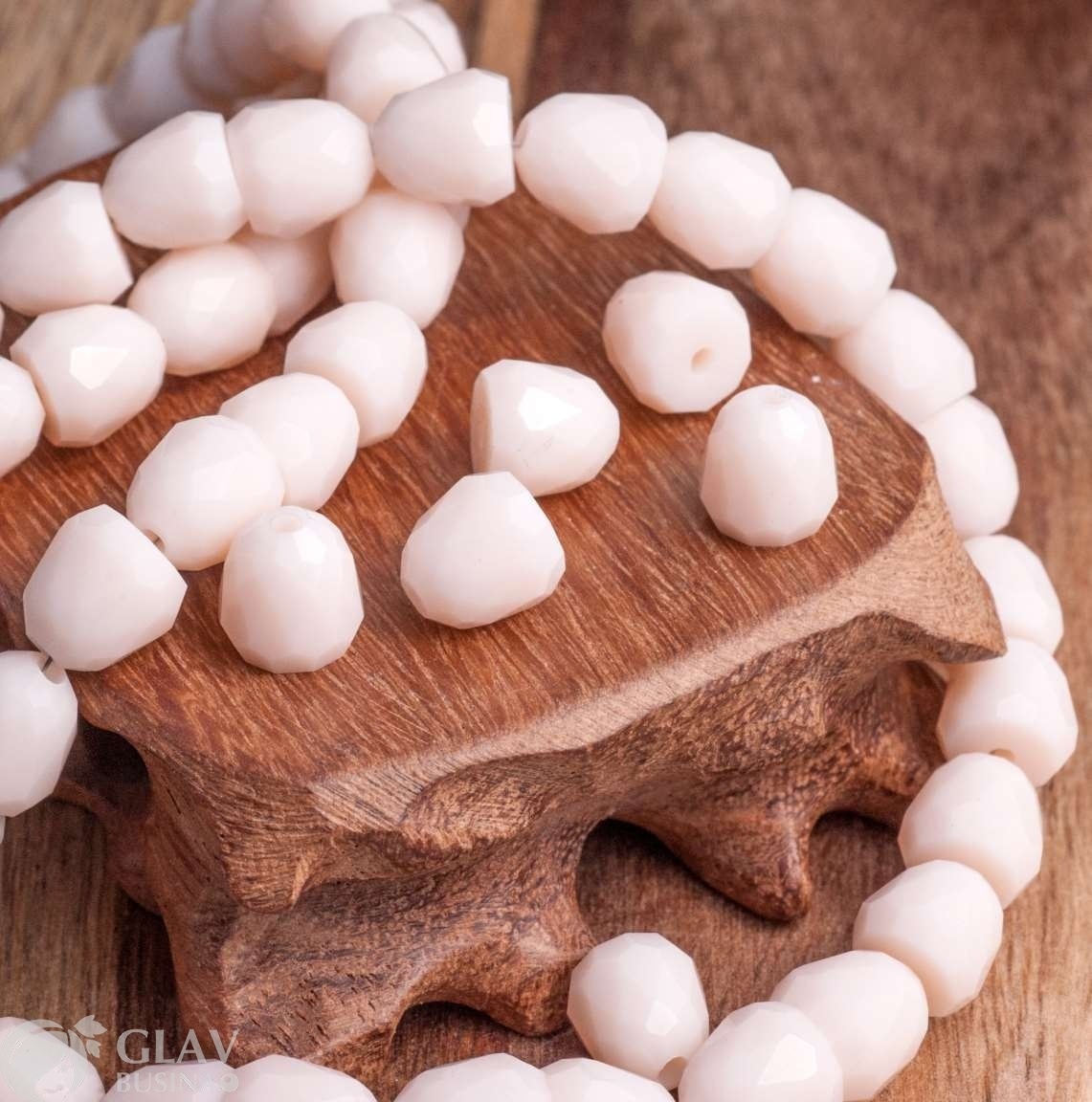 ОПТ (100 бусин) Бусина-пуля из непрозрачного стекла, граненая, цвет персикового пара (теплый очень светло-оранжевый), р-р 8х7,5мм, отв. 1,2мм.