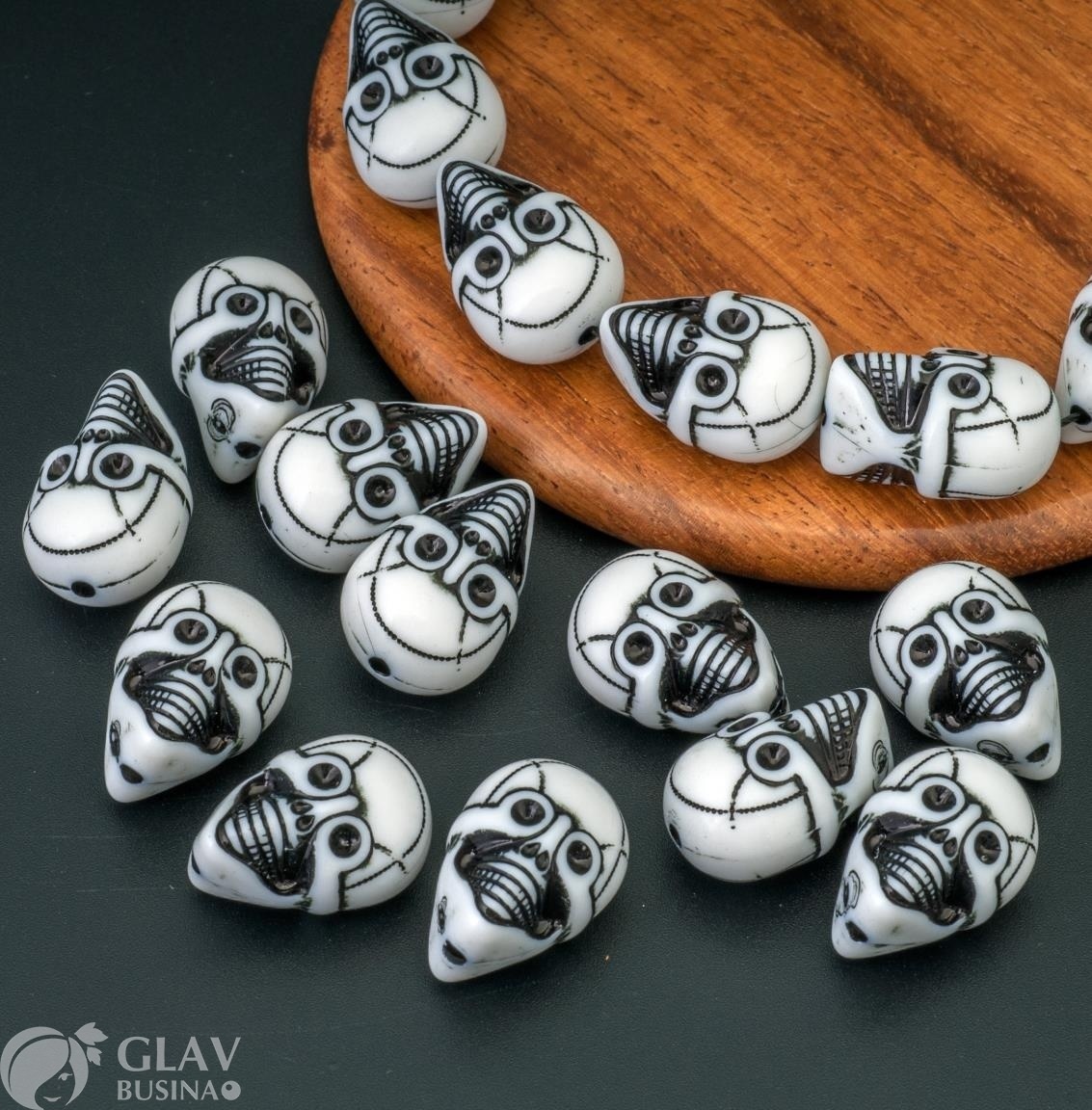 ОПТ (100 бусин) Бусины акриловые не прозрачные череп робота, цвет белый, 20х13х12мм, сверху отв. 1,5мм.