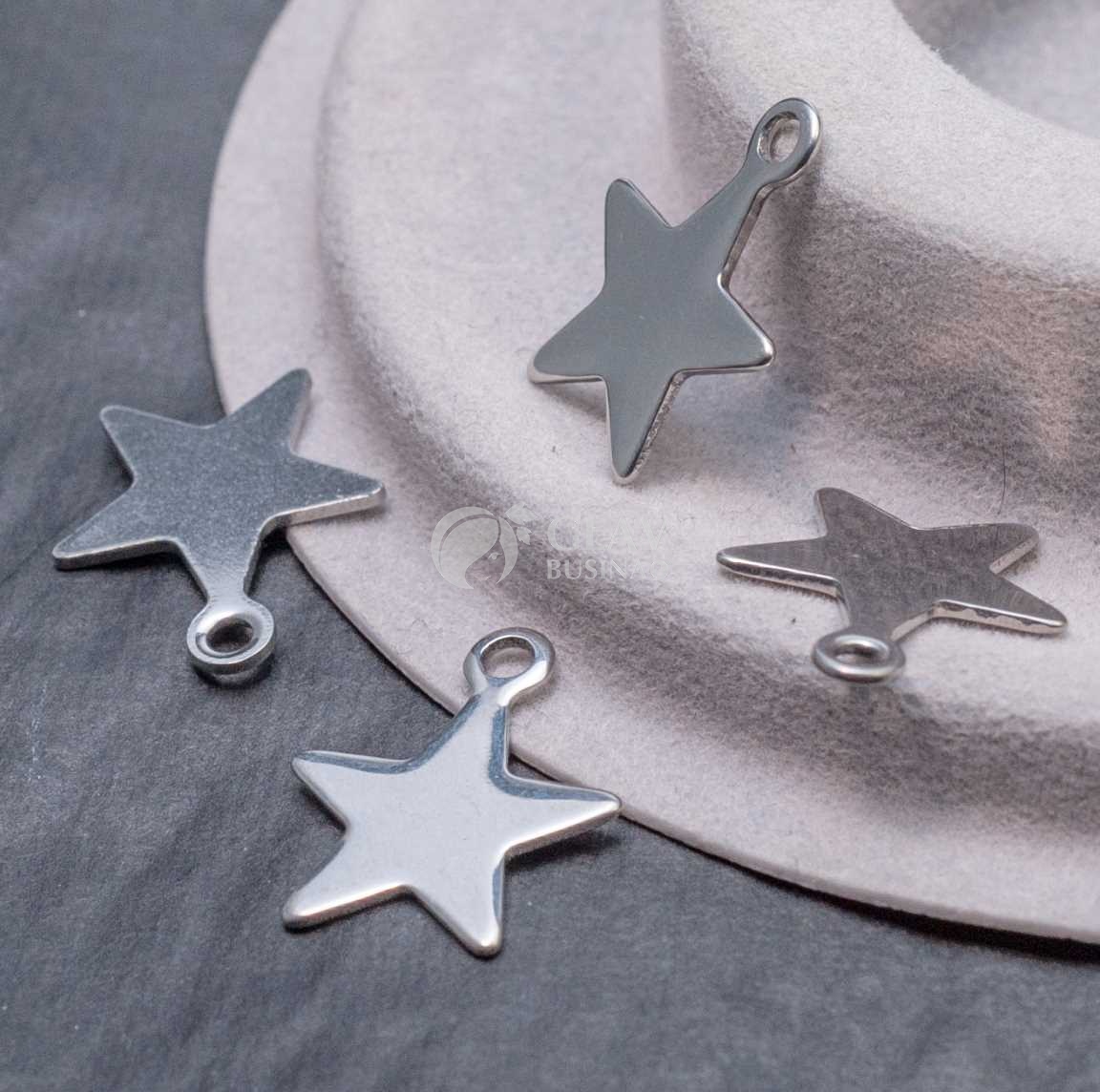 Пятиконечная звезда, стальная подвеска, р-р 17х14х0.8 мм, отв-е 1.5 мм.