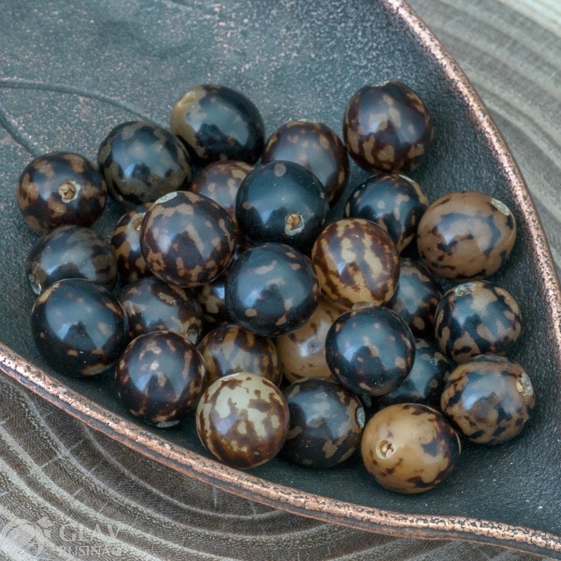 ОПТ (50 бусин) Бусины из семян пальмы Талипот, полированные, обточены, не ровный шар 8-9мм, цвета куропатки (песочно-коричневый с насыщено-коричневым), отв 1,5мм.