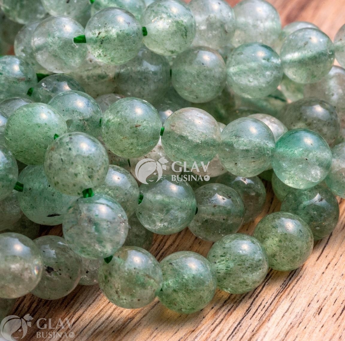 ОПТ (100 бусин) Зеленый клубничный кварц, гладкая бусина с естественными неровностями, шар, р-р 8мм, отв.1мм.
