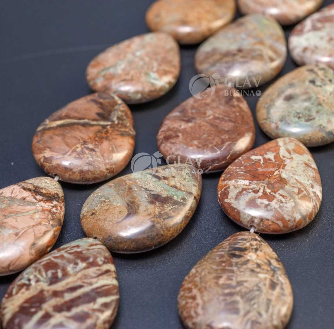 Халцедон, гладкая плоская бусина-капля с естественными неровностями, цвета серо-зеленые и светло-коричневые, р-р 30х22х8мм, отв. 1мм.