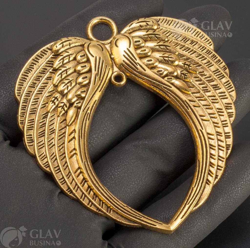 Подвеска "Крылья ангела" в форме сердца, размер 73x69x4 мм, отверстия 2 и 6 мм, сплав цвета античного золота, символ любви и защиты.