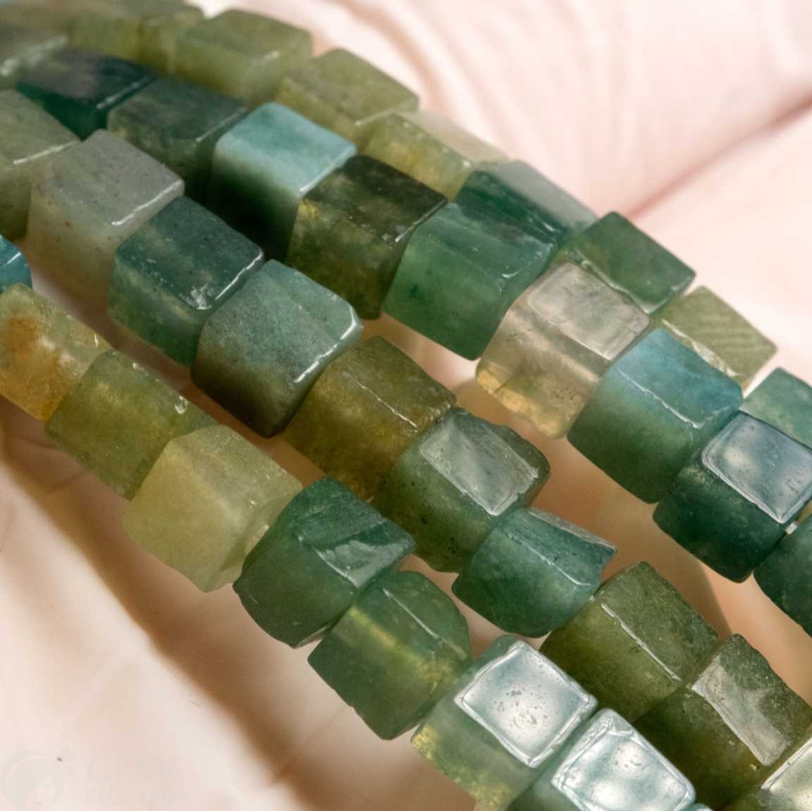 Бусины-кубики мохового агата, неровных форм, р-р 3-4мм, отв-е 1мм.