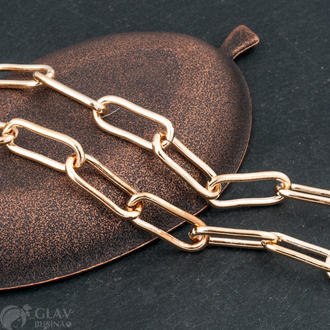Цепочка крупная текстурированная, цвет light gold, железная, 21х8.5х2мм, 5 метров на катушке.