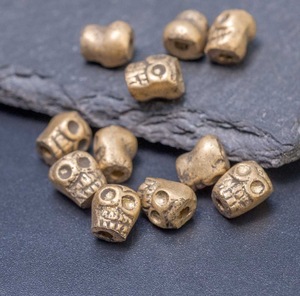 ОПТ (10 бусин) Бронзовые бусины-черепа, р-р 7х5-6,5мм, отв. 1,5мм.