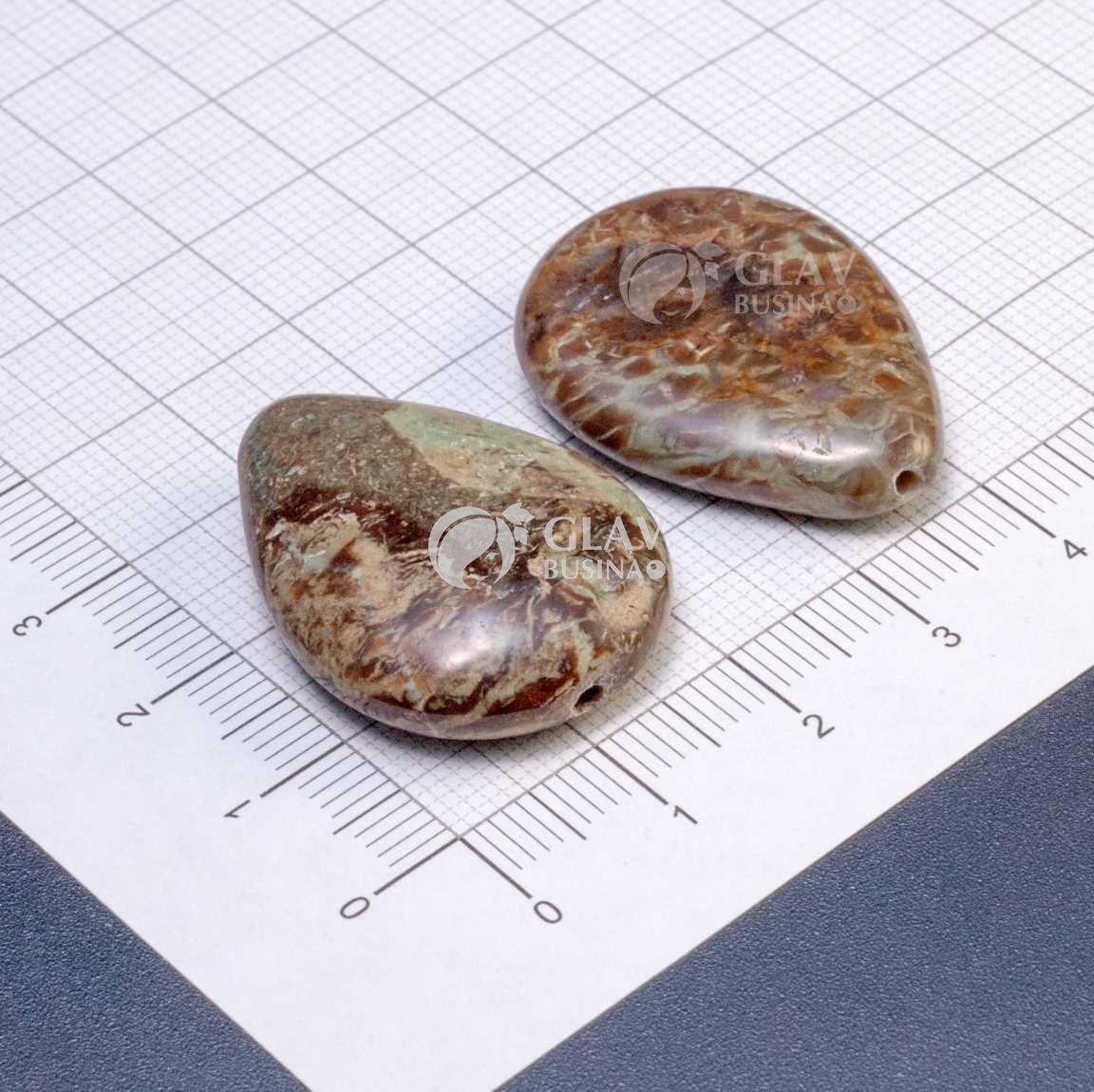 ОПТ (10 бусин) Халцедон, гладкая плоская бусина-капля с естественными неровностями, цвета серо-зеленые и светло-коричневые, р-р 30х22х8мм, отв. 1мм.