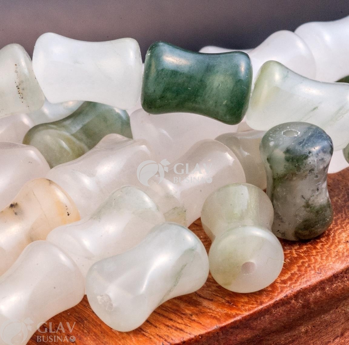 ОПТ (100 бусин) Нефрит, гладкая бусина толстый бамбук, р-р 12х8х6,5мм, отв 1мм.