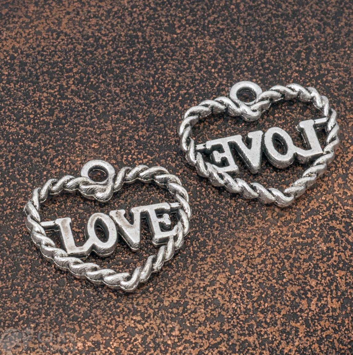 Подвеска двусторонняя из бижутерного сплава, плетеное сердце с объёмными буквами LOVE, 14х15х2мм, отв. 1,5мм, цвет античное серебро.