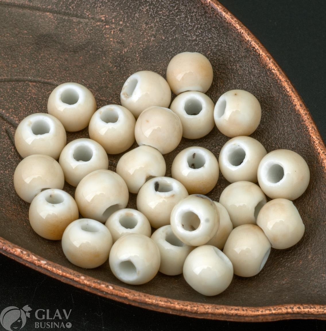 ОПТ (20 бусин) Керамическая бусина ручной работы, р-р 7х9мм, отв.3мм, цвет пина колада (кремово-карамельный, светло-бежевый).