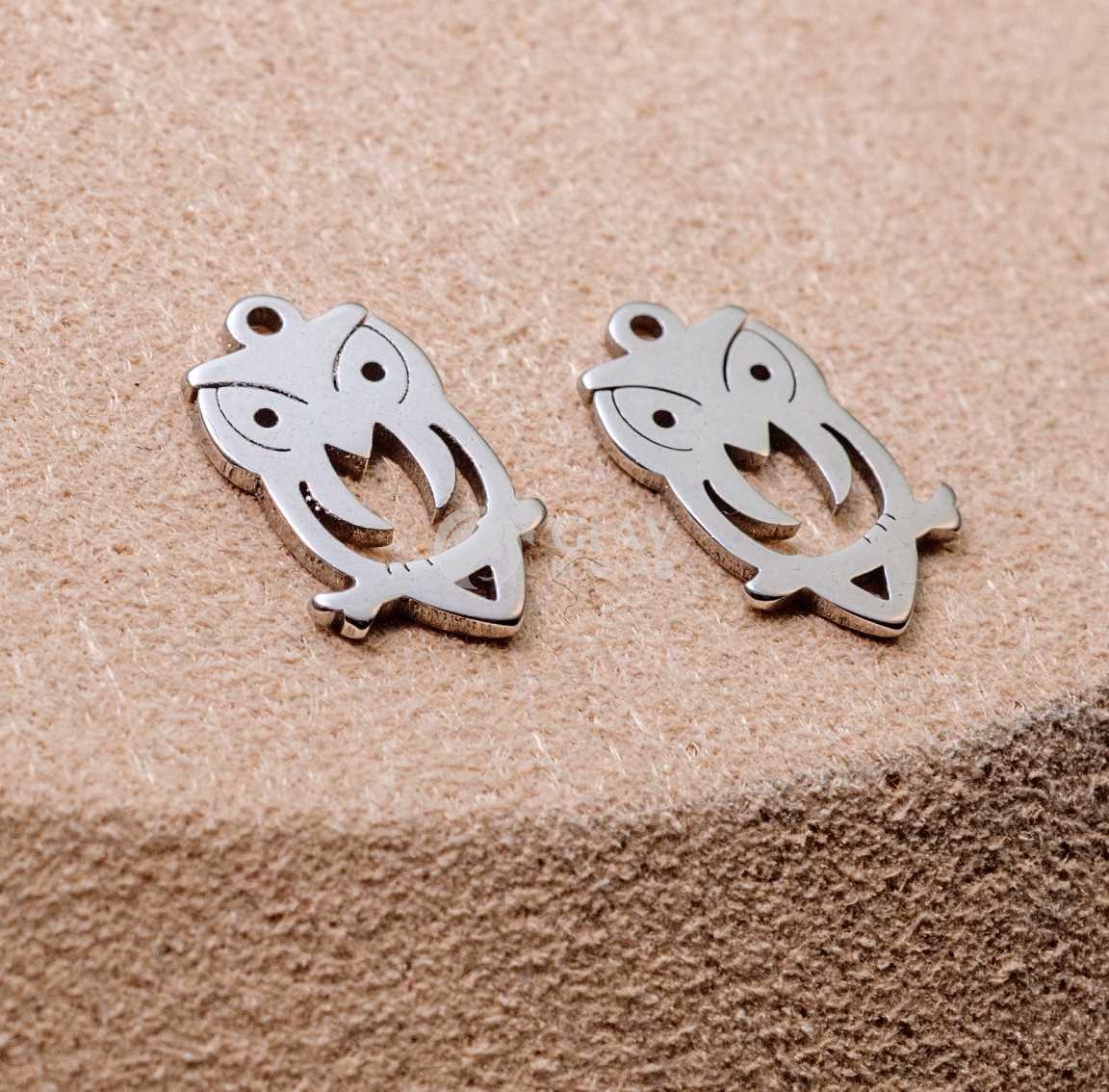 Снежинка, стальная подвеска, р-р 13х10х0.8 мм, отв-е 1 мм.