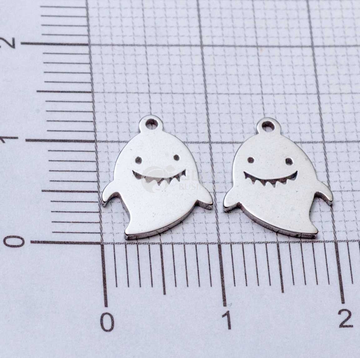 Зубастое привидение, стальная подвеска, р-р 12х10х0.8 мм, отв-е 1 мм.